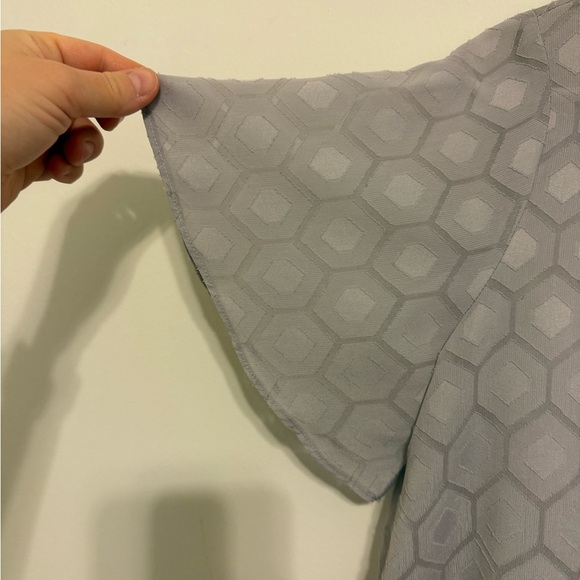 2/$25 The Limited - Gray Hexagon Print Short Sleeve Blouse - Picture 5 of 9